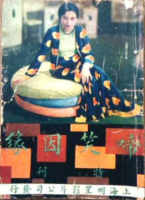 姐姐兴奋的喝着蜜汁